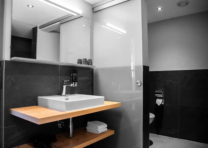 Eiger Chic מלון *